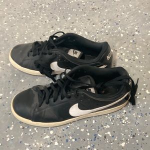 Low Black Nike Shoes